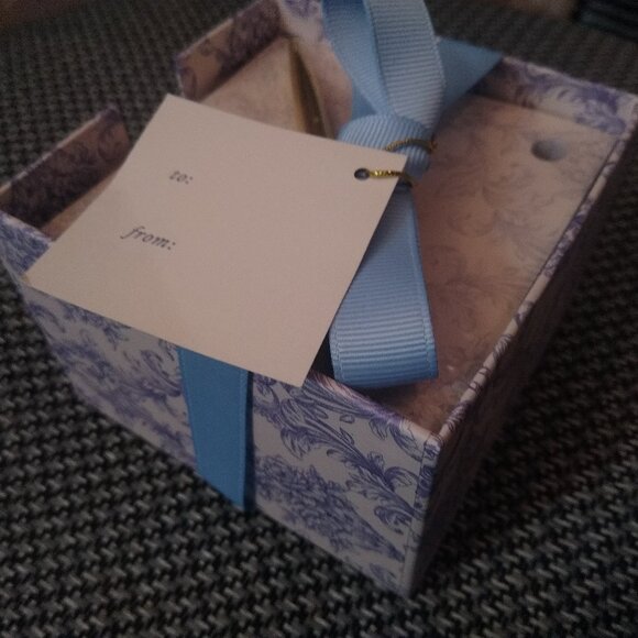 Notepad and Pen Giftset - white and periwinkle blue - Picture 4 of 6